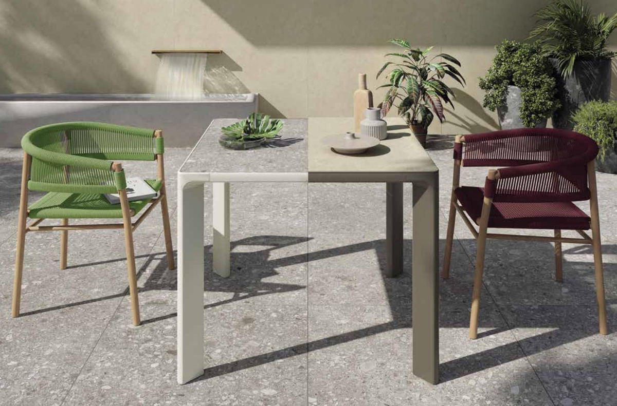 SOUL grüner und burgunderroter Seilstuhl mit Keramiktisch